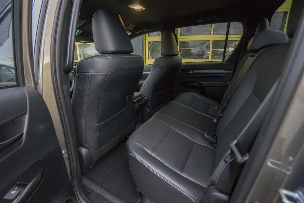 Toyota Hilux 2.8 D-4D Double Cab Hybrid Invincible JBL uit 2026, foto 12
