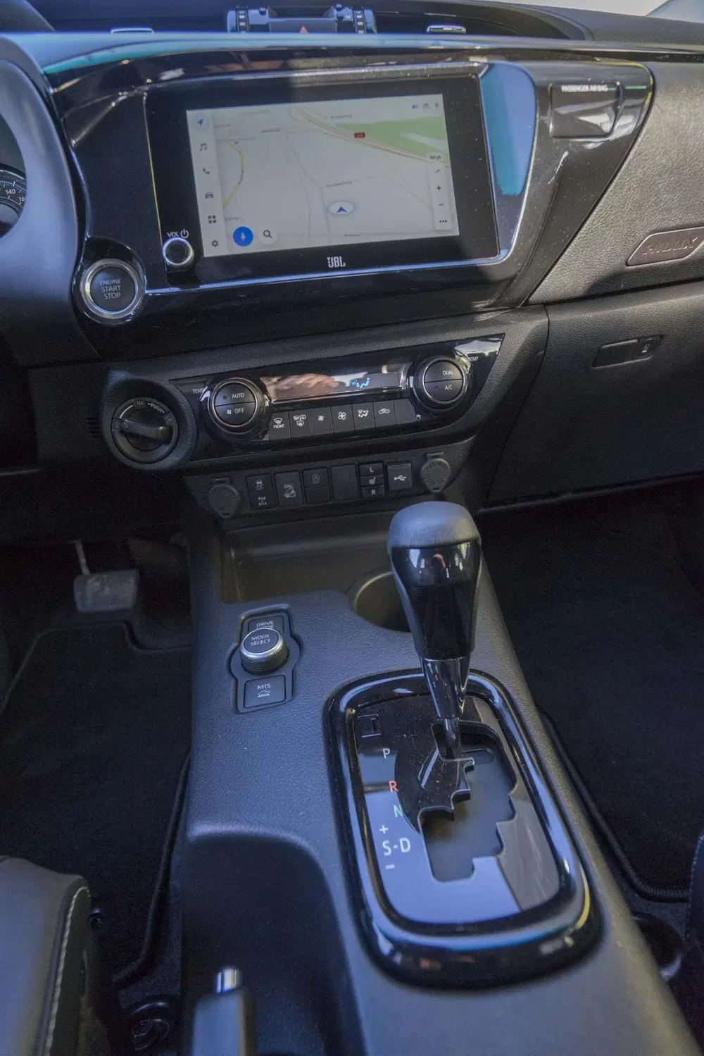 Toyota Hilux 2.8 D-4D Double Cab Hybrid Invincible JBL uit 2026, foto 14