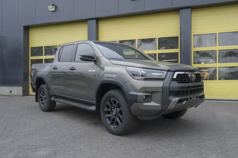 Toyota Hilux 2.8 D-4D Double Cab Hybrid Invincible JBL uit 2026, foto 2