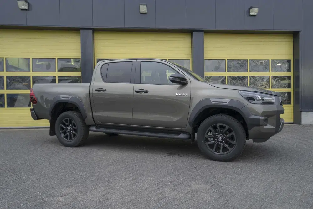 Toyota Hilux 2.8 D-4D Double Cab Hybrid Invincible JBL uit 2026, foto 4
