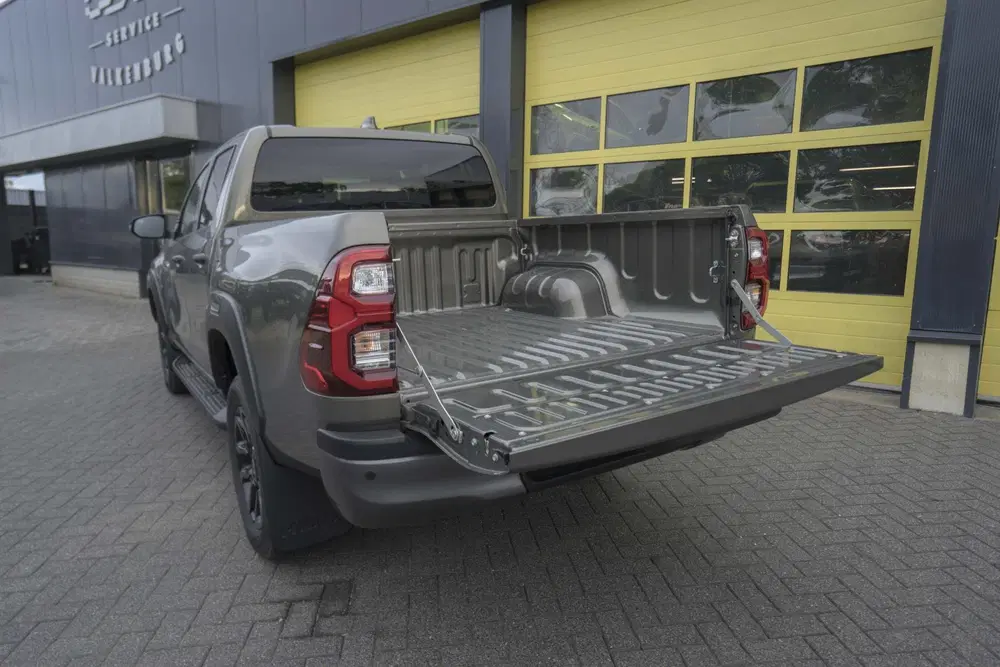 Toyota Hilux 2.8 D-4D Double Cab Hybrid Invincible JBL uit 2026, foto 9