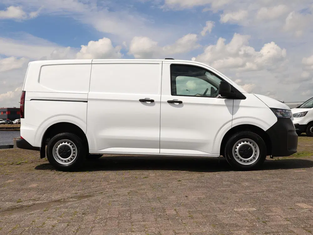 Volkswagen Transporter 2.0 TDI 150pk L1H1 Life uit 2024, foto 2