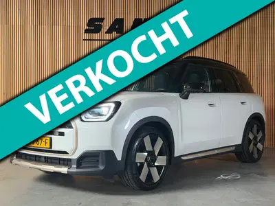 Mini Countryman SE ALL4 Favoured XL 66.5 kWh 313 PK PANO uit 2024