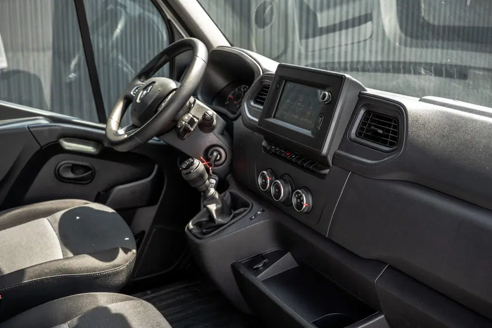 Renault Master 2.3dCi uit 2023, foto 2