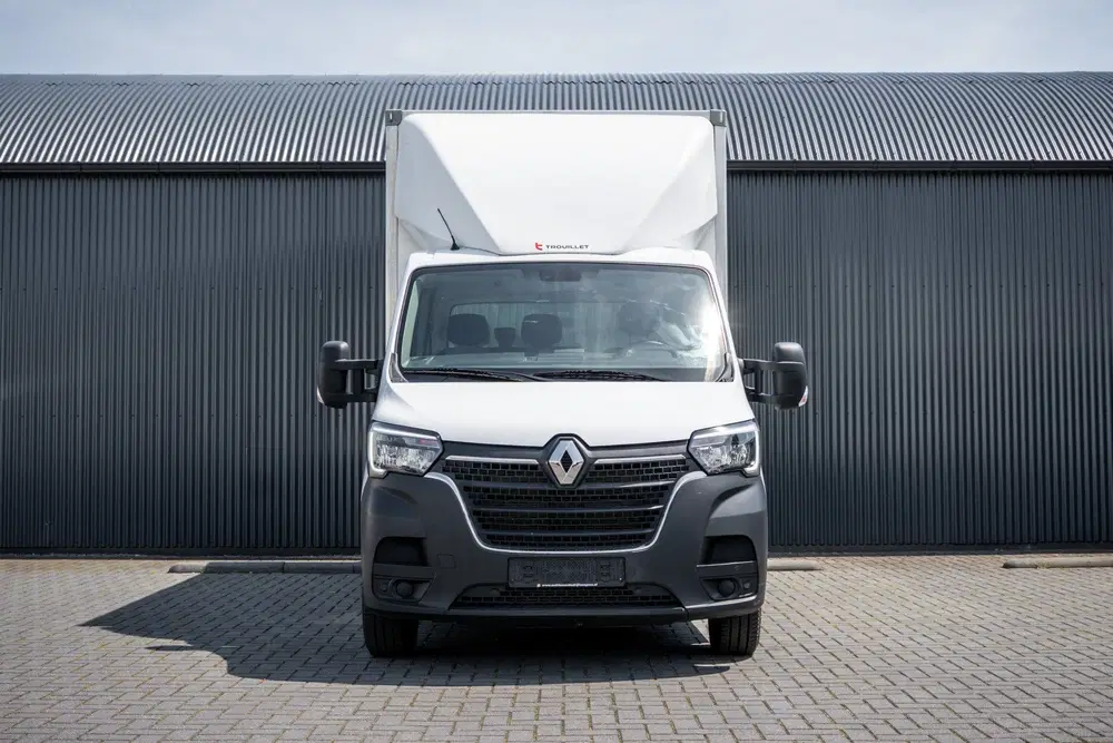 Renault Master 2.3dCi uit 2023, foto 3