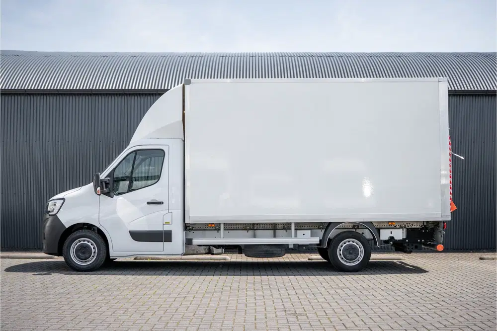 Renault Master 2.3dCi uit 2023, foto 5
