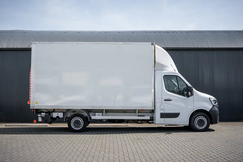 Renault Master 2.3dCi uit 2023, foto 6