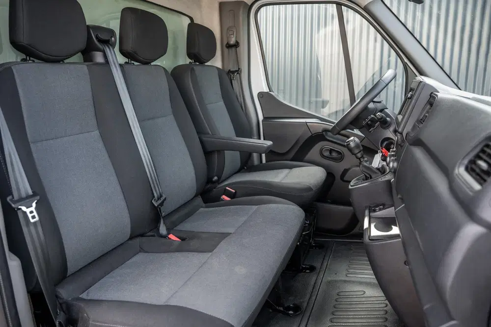 Renault Master 2.3dCi uit 2023, foto 12