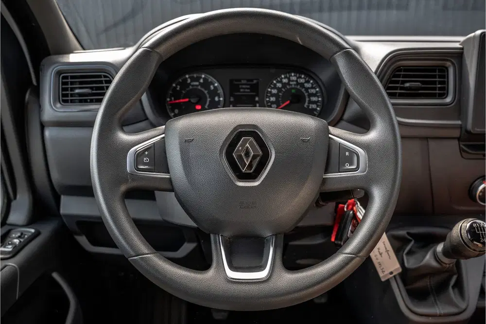Renault Master 2.3dCi uit 2023, foto 13