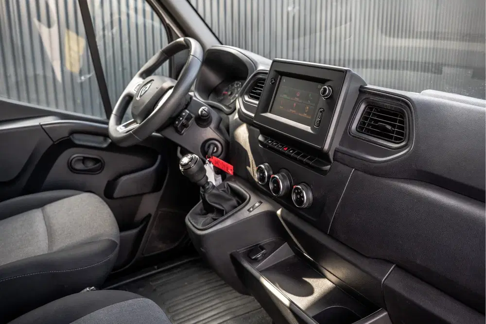 Renault Master 2.3dCi uit 2023, foto 2