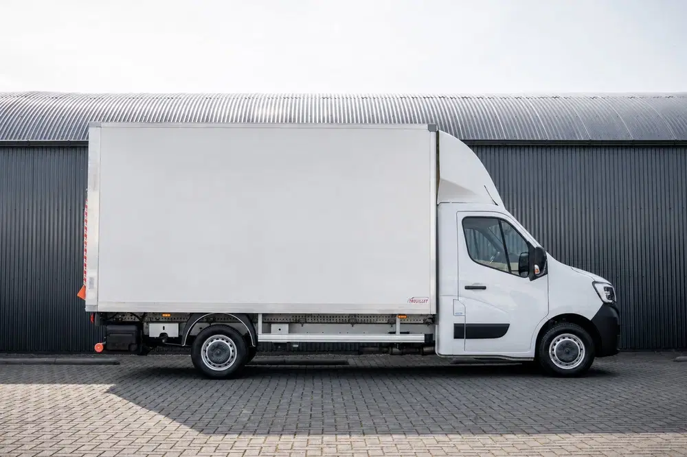 Renault Master 2.3dCi uit 2023, foto 6