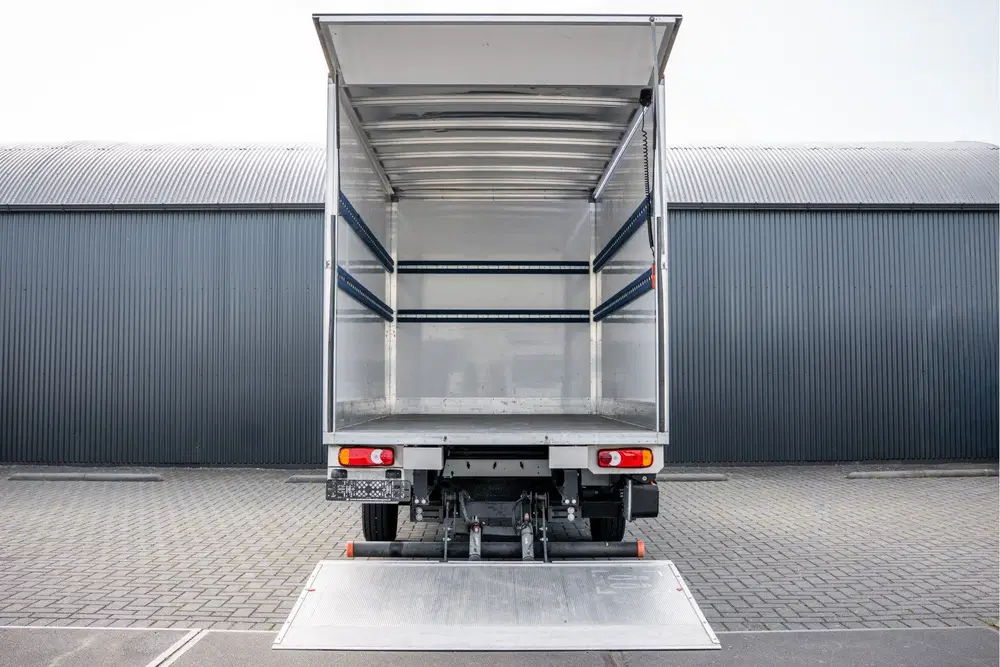 Renault Master 2.3dCi uit 2023, foto 8
