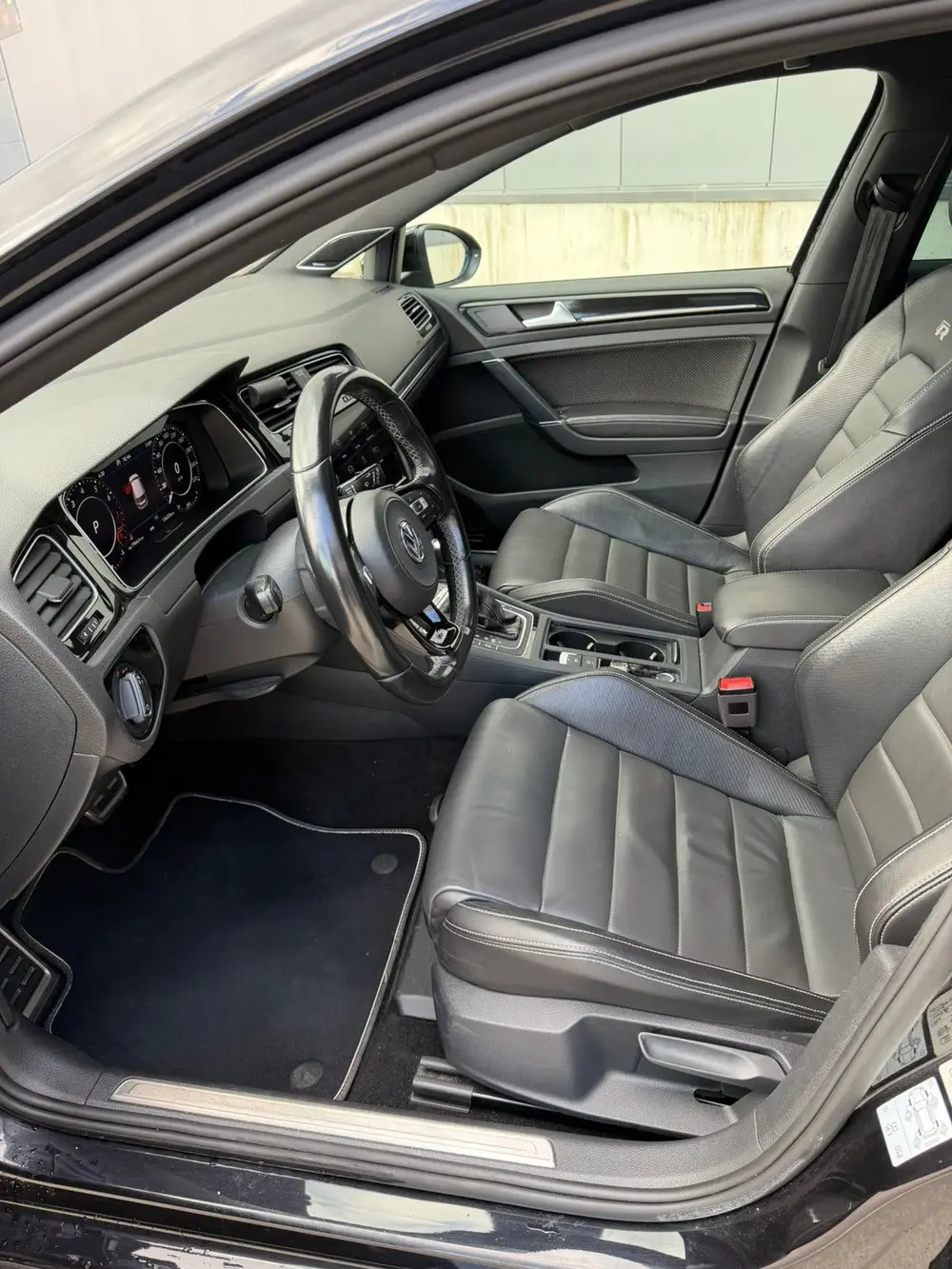 Volkswagen Golf VII Golf 2.0 TSI 300pk 4Motion 5D 2019 Zwart uit 2019, foto 16