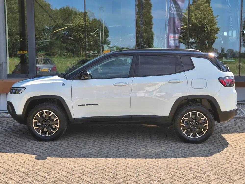 Jeep Compass 4xe 240 Plug-in Hybrid Electric Trailhawk uit 2024, foto 3
