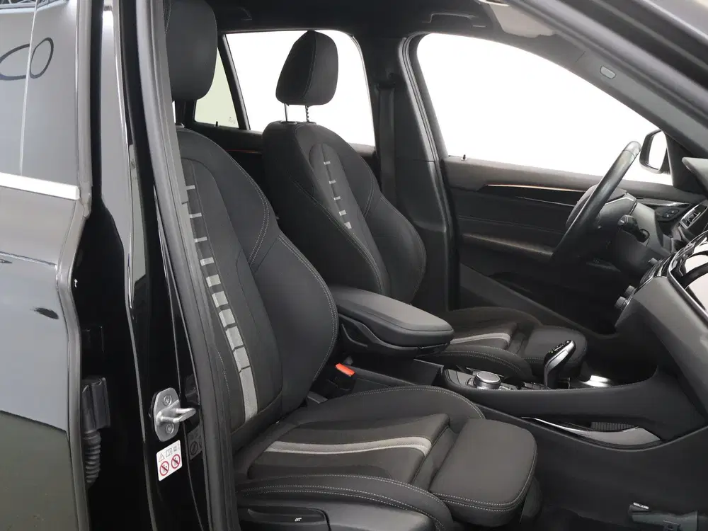 BMW X1 sDrive18i Executive Sport Edition uit 2019, foto 12
