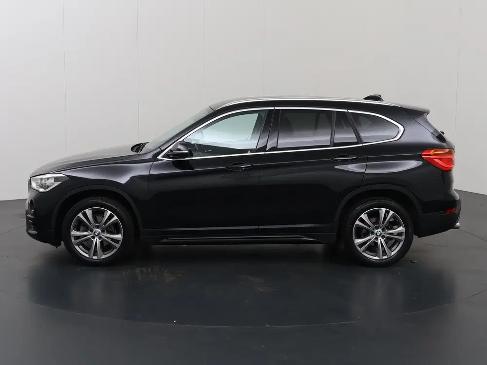 BMW X1 sDrive18i Executive Sport Edition uit 2019, foto 5