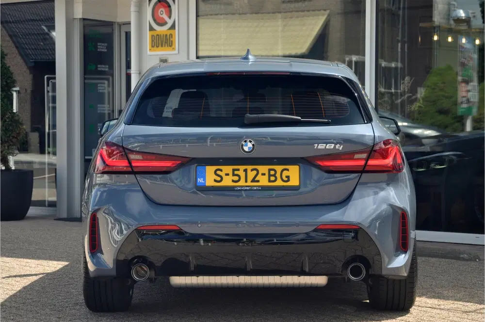 BMW 1-serie 128ti uit 2023, foto 12