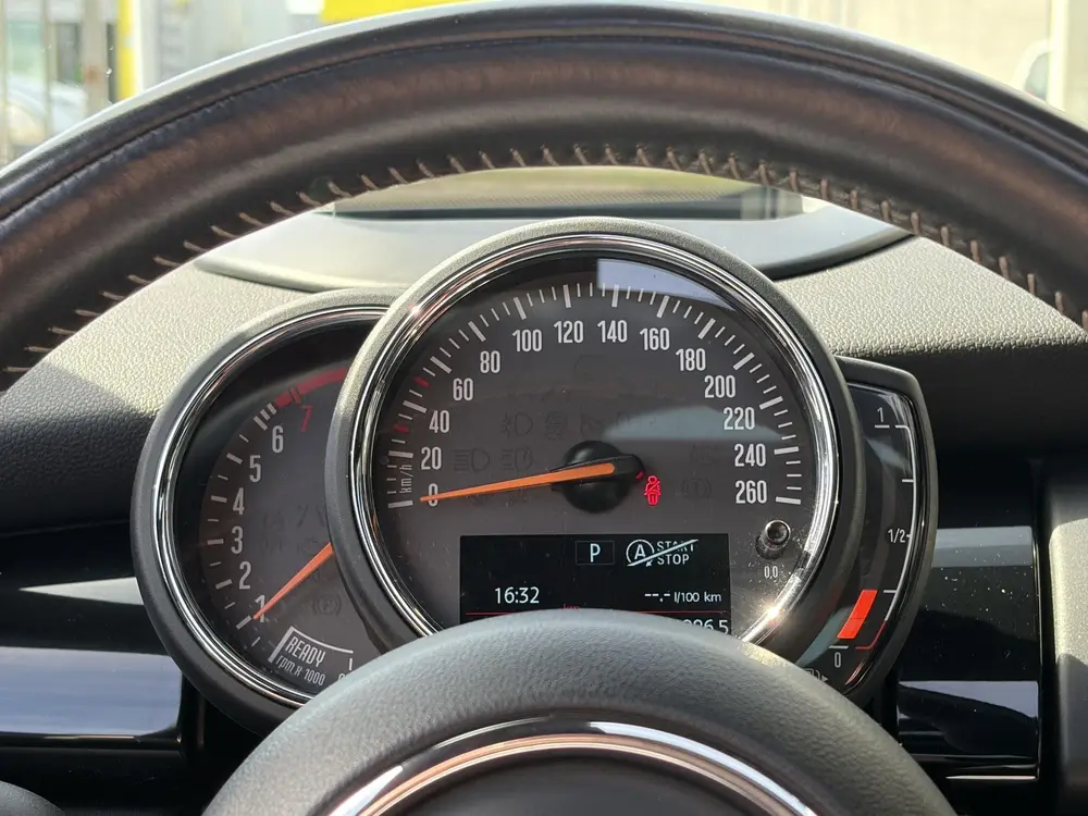 Mini 3-Deurs 1.5 Cooper 60 Years Edition / Automaat / NL-Aut uit 2019, foto 16