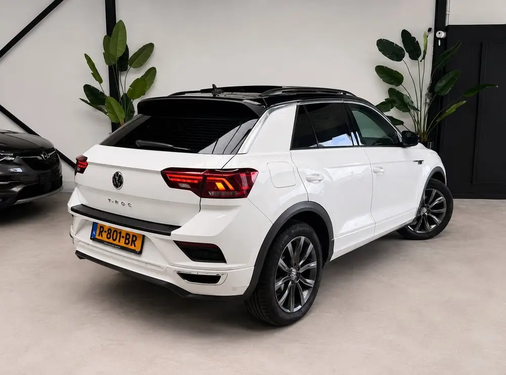 Volkswagen T-Roc 1.5 TSI DSG R-LINE 150PK PANO|SIDE ASSIST uit 2019, foto 2