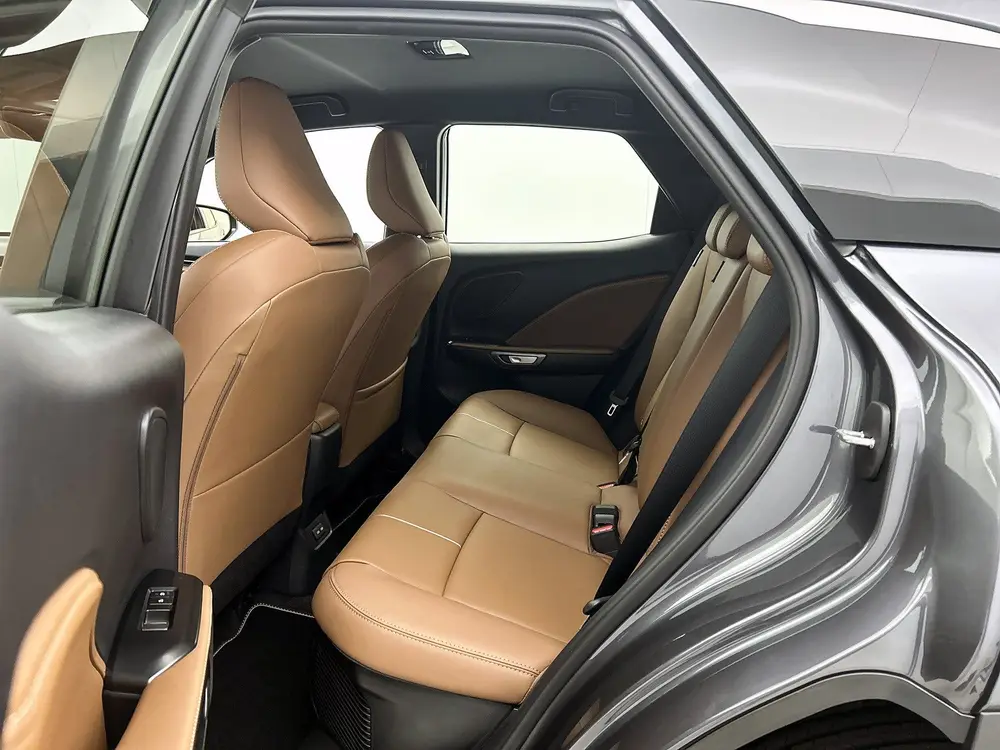 Lexus LBX Original Edition AWD uit 2025, foto 17