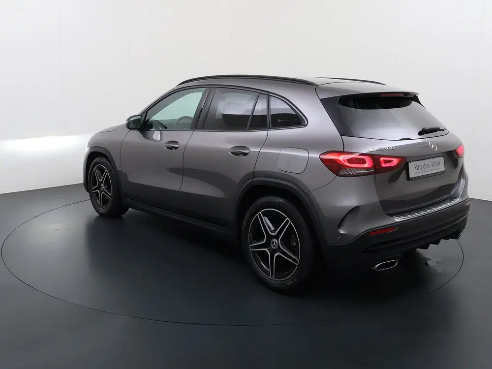 Mercedes-Benz GLA 180 AMG uit 2021, foto 2