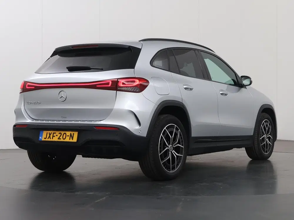 Mercedes-Benz EQA 250+ AMG Line 71 kWh uit 2024, foto 2