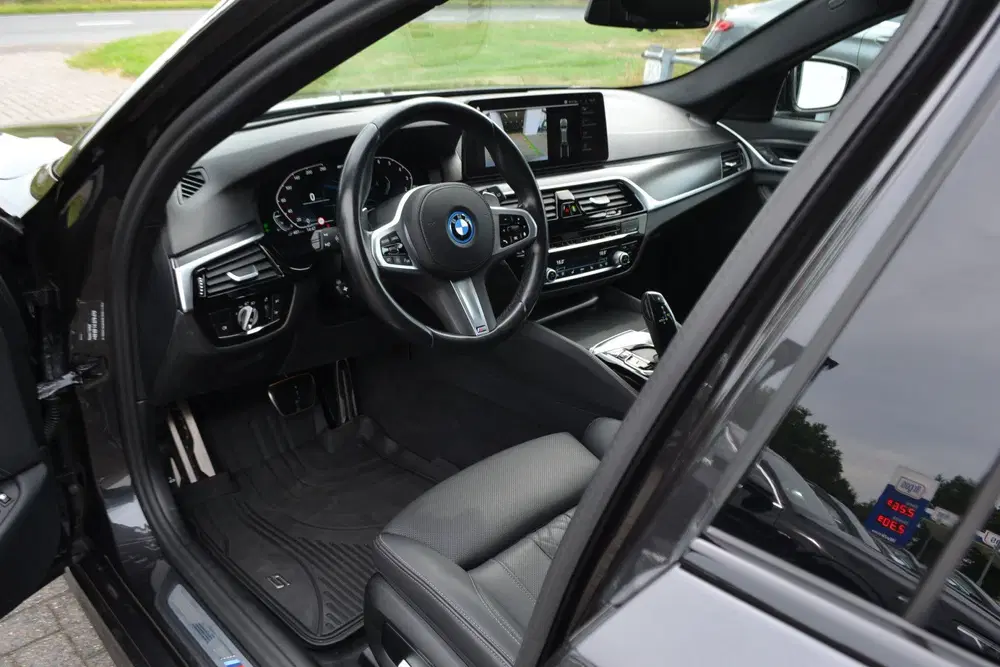 BMW 5-serie 5 Serie Touring 530e M-Sport uit 2024, foto 16