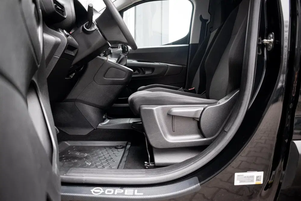 Opel Combo 1.5D L1H1 Edition uit 2021, foto 4
