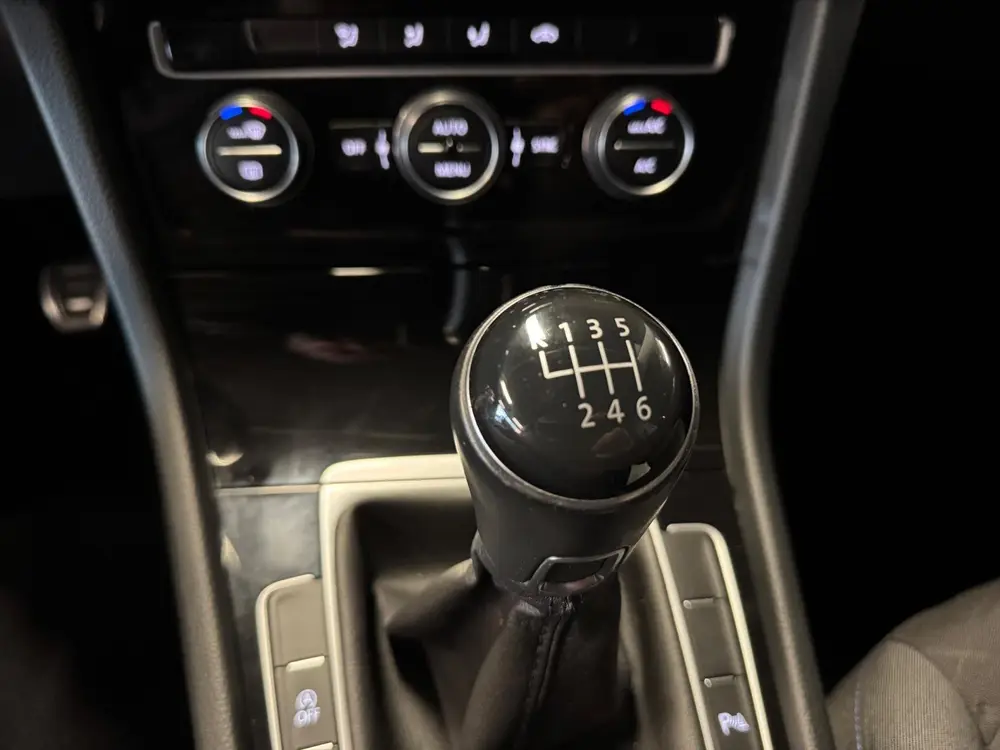 Volkswagen Golf 1.0 TSI Comfortline 85 KW 6 bak Navigatie Cr uit 2020, foto 12