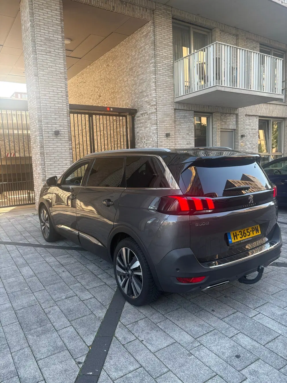 Peugeot 5008 GT-Line 1.2 Benzine uit 2020, foto 4