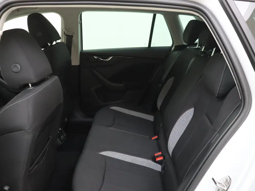 Skoda Kamiq 1.0 TSI Business Edition uit 2025, foto 13