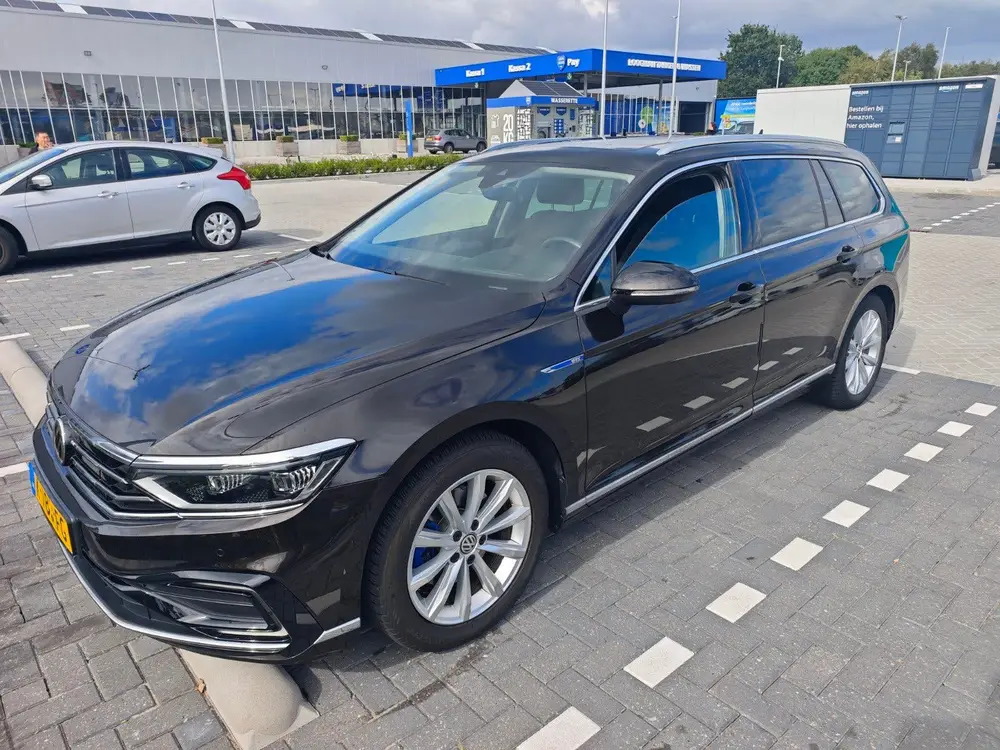 Volkswagen Passat Variant Passat 1.4 TSI Phev 218pk 6-DSG 2020 Bruin uit 2020