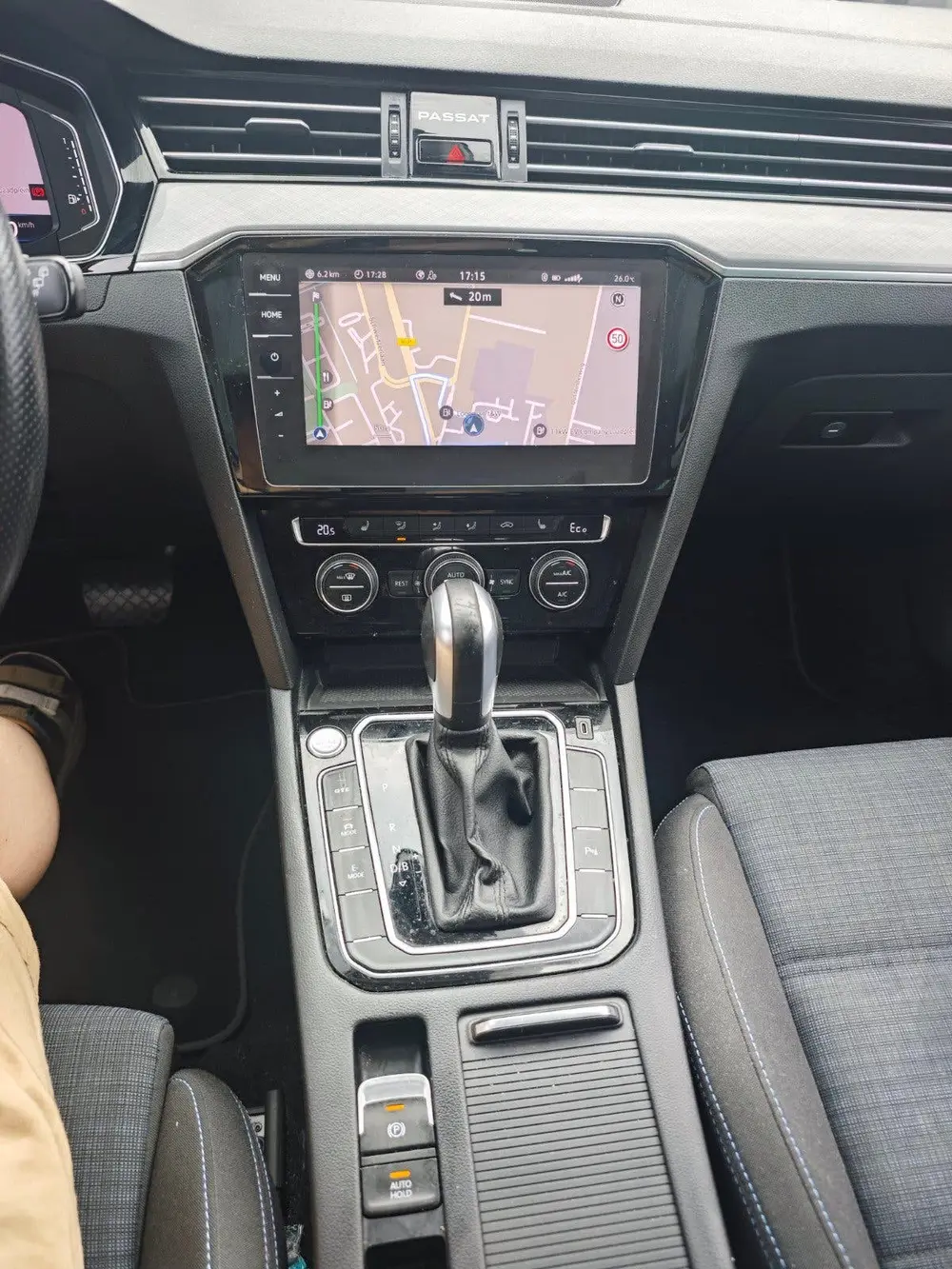 Volkswagen Passat Variant Passat 1.4 TSI Phev 218pk 6-DSG 2020 Bruin uit 2020, foto 3
