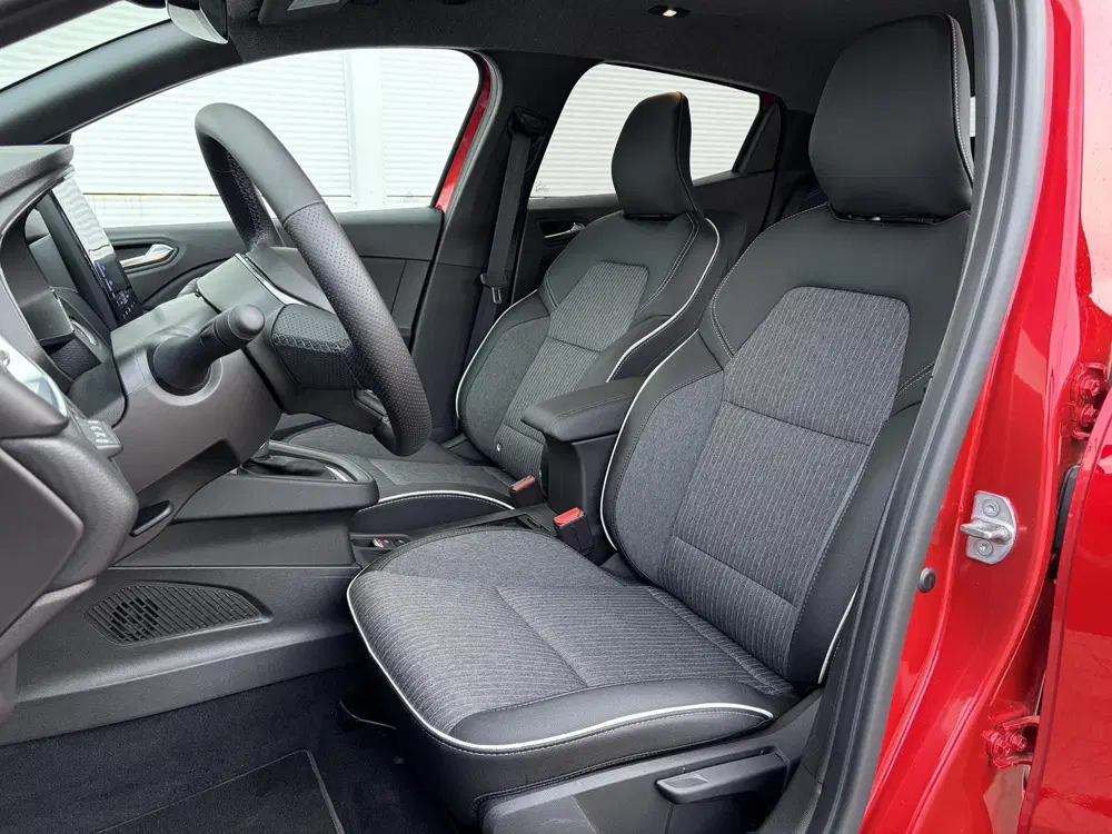Mitsubishi Colt 1.6 HEV Intense+ uit 2026, foto 4