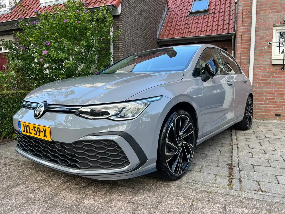 Volkswagen Golf VW GOLF 8 110PK 1.0 TSI CARPLAY 19 INCH CLIMA STOELVERW uit 2020