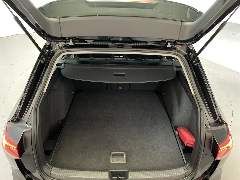 Volkswagen Golf Variant 1.0 TSI 110pk Life Sfeerverlichting uit 2022, foto 9