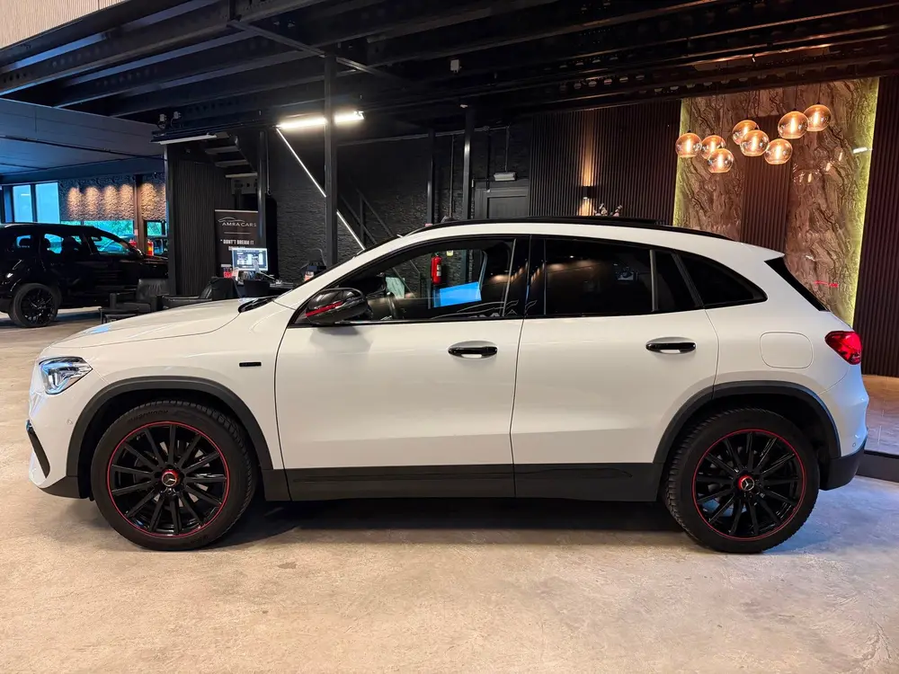 Mercedes-Benz GLA 250 e AMG Line Edition one uit 2020, foto 8