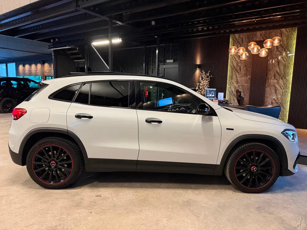 Mercedes-Benz GLA 250 e AMG Line Edition one uit 2020, foto 9
