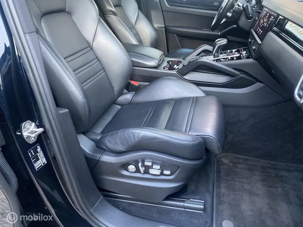 Porsche Cayenne 3.0 E-Hybrid PANO LUCHT BTW NL-AUTO uit 2021, foto 12