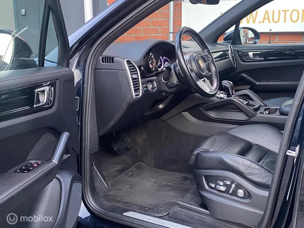 Porsche Cayenne 3.0 E-Hybrid PANO LUCHT BTW NL-AUTO uit 2021, foto 14