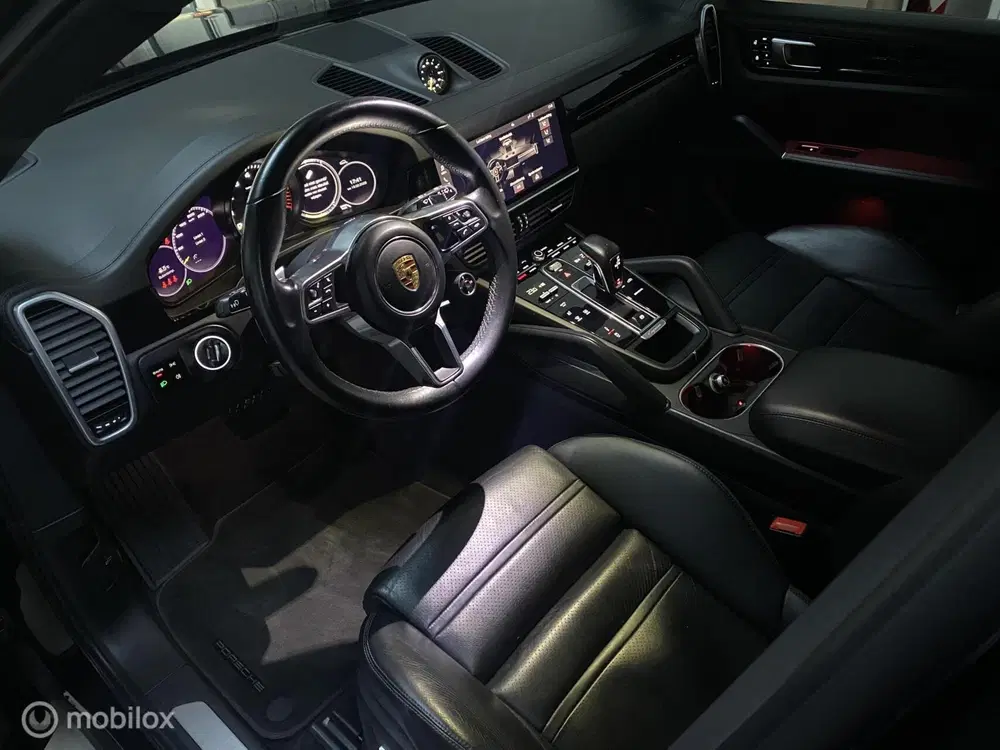 Porsche Cayenne 3.0 E-Hybrid PANO LUCHT BTW NL-AUTO uit 2021, foto 15
