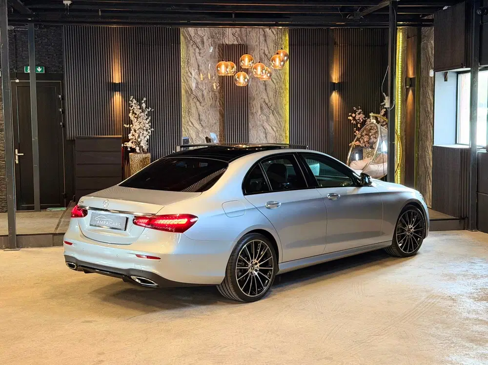 Mercedes-Benz E-Klasse 200 AMG Line uit 2020, foto 2