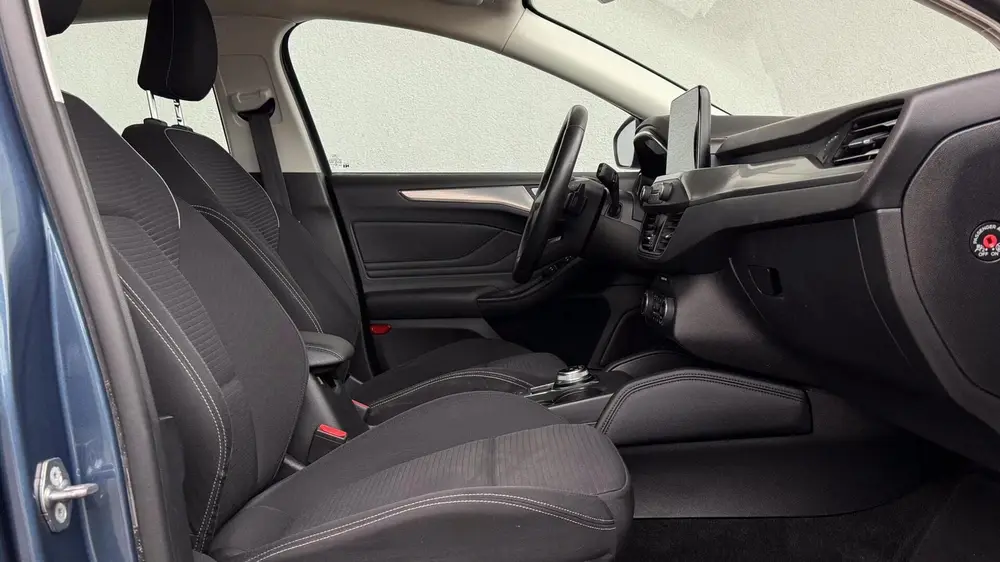Ford Focus Wagon 1.0 EcoBoost Titanium Business uit 2019, foto 18