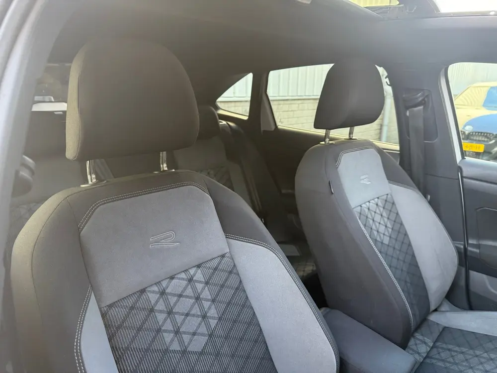 Volkswagen Taigo 1.5 TSI R-Line Business Pano Carplay Camera uit 2022, foto 20