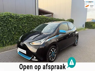 Toyota Aygo 1.0 VVT-i X-PLAY 72PK 2019 | CARPLAY | HALF-LEDE uit 2019