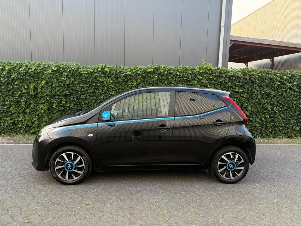 Toyota Aygo 1.0 VVT-i X-PLAY 72PK 2019 | CARPLAY | HALF-LEDE uit 2019, foto 2