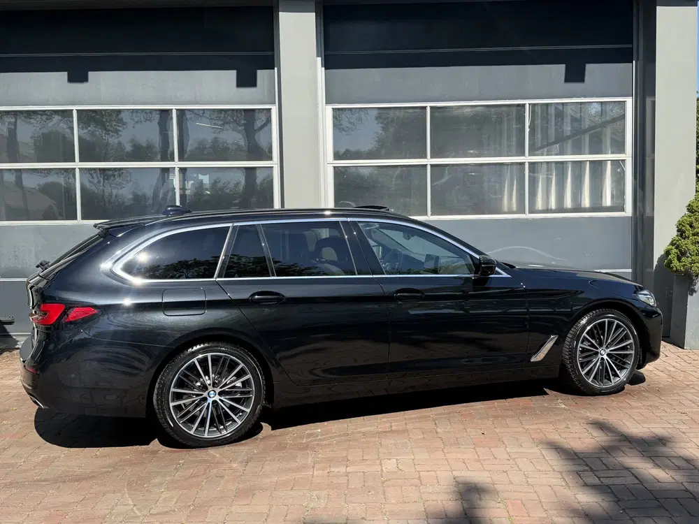 BMW 5-serie 5 Serie Touring 520i High Executive uit 2021, foto 2