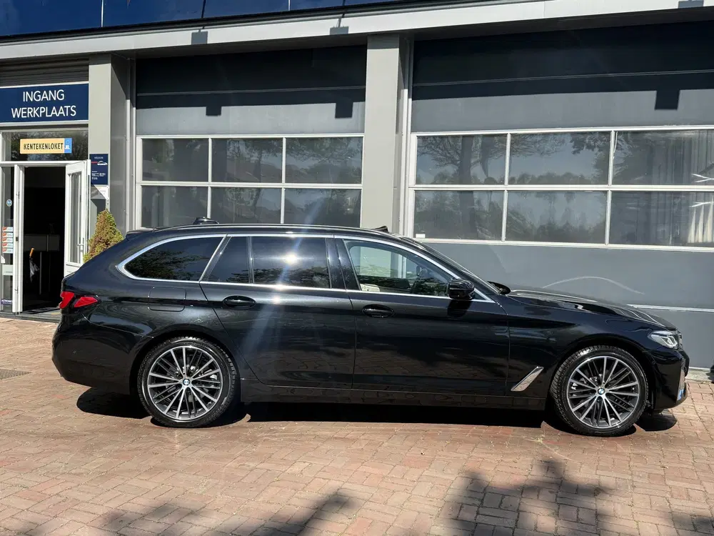 BMW 5-serie 5 Serie Touring 520i High Executive uit 2021, foto 4