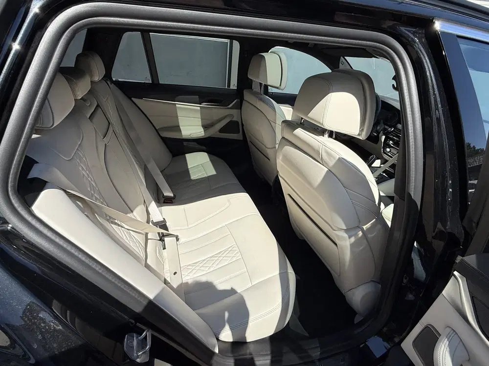 BMW 5-serie 5 Serie Touring 520i High Executive uit 2021, foto 8