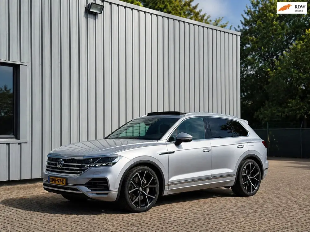 Volkswagen Touareg 3.0 TSI eHybrid | Massage | MatrixLED | T uit 2021